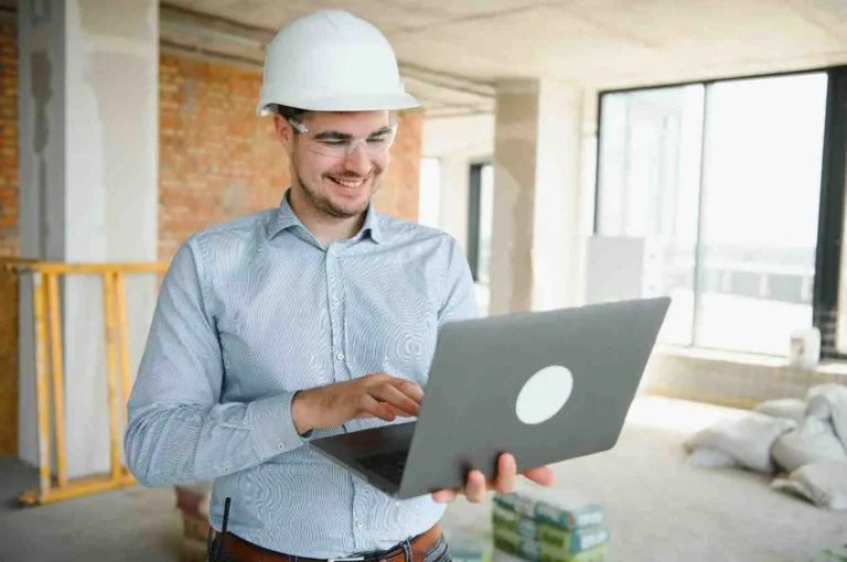 Accounting Software for Builders – Construction professional using cloud accounting software to manage project finances, bookkeeping, invoices, and job costing in the UK.
